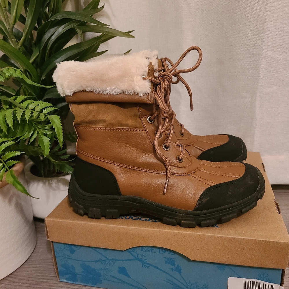 *SOLD* Snow Boots